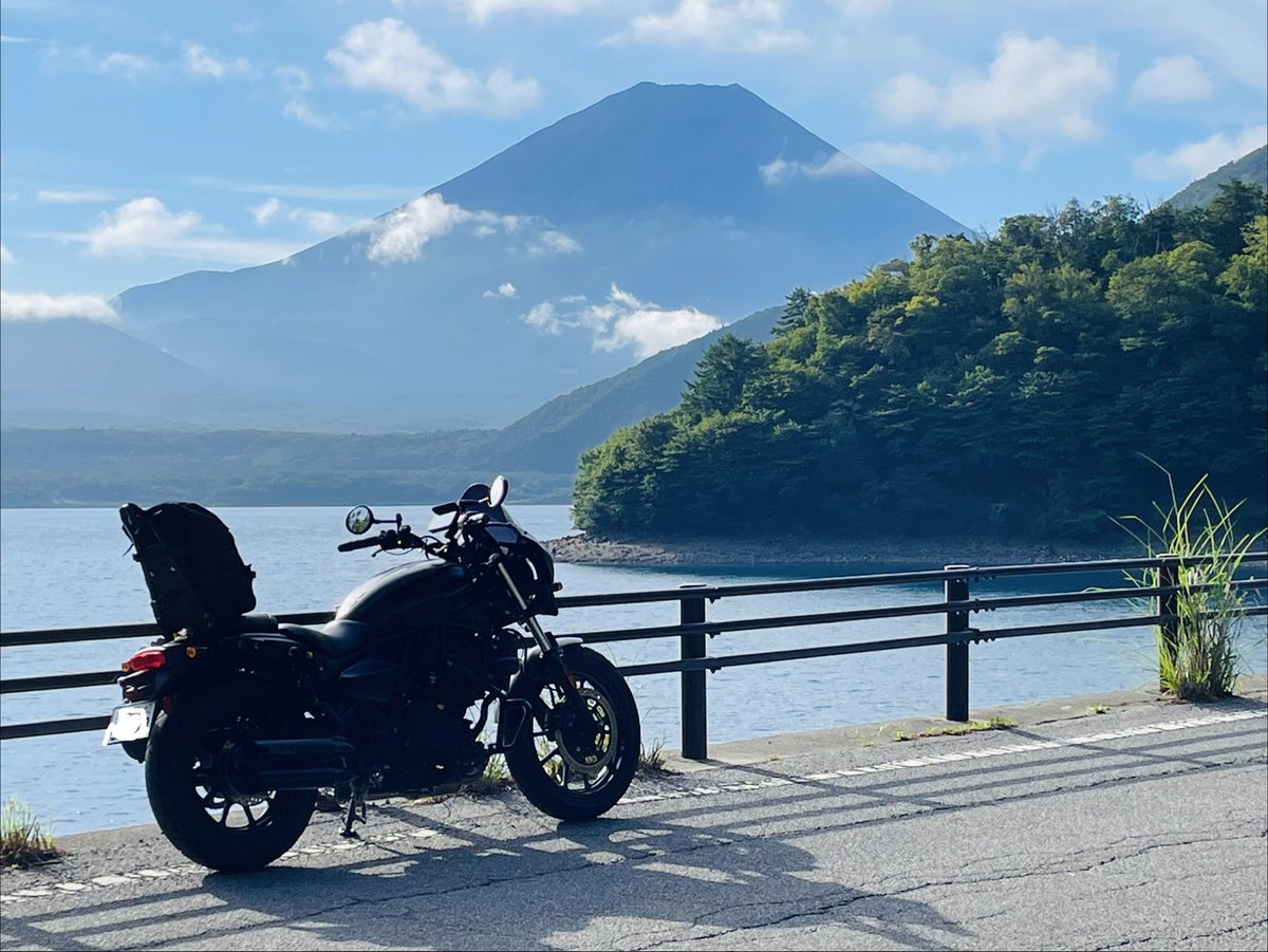 SpCub_c125's tweet photo. おはようございます☀
本栖湖　気温22℃
#エリミネーター https://t.co/bKaIBiPoRw
