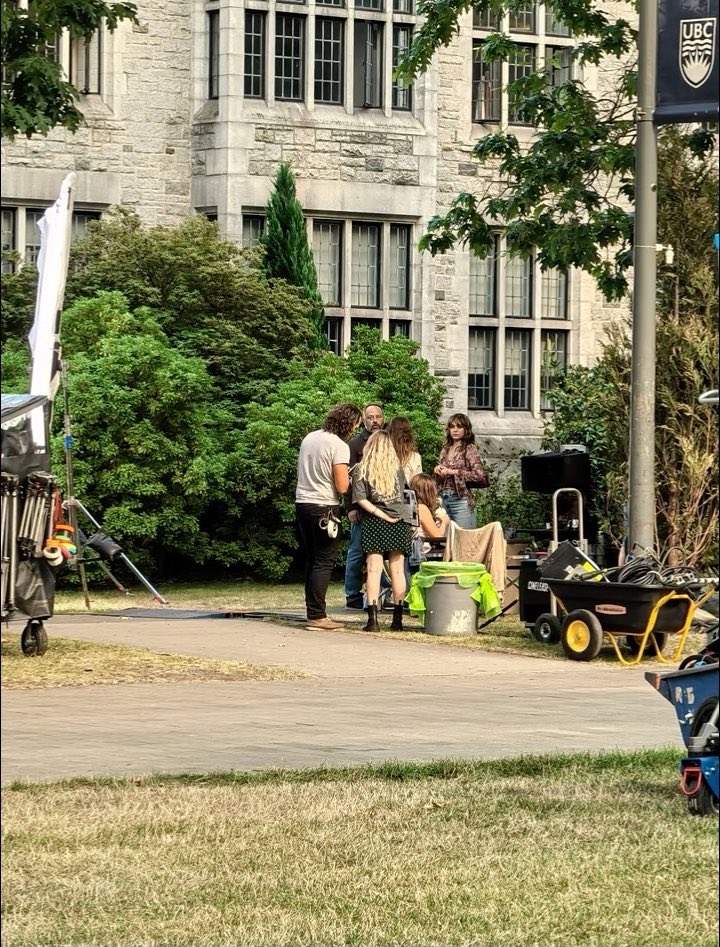 mikaabdallad's tweet photo. Mika Abdalla filming with her TV father at UBC in Vancouver yesterday. 

🎥 我是希希希的希 on Rednote https://t.co/MJTPZwu4ev