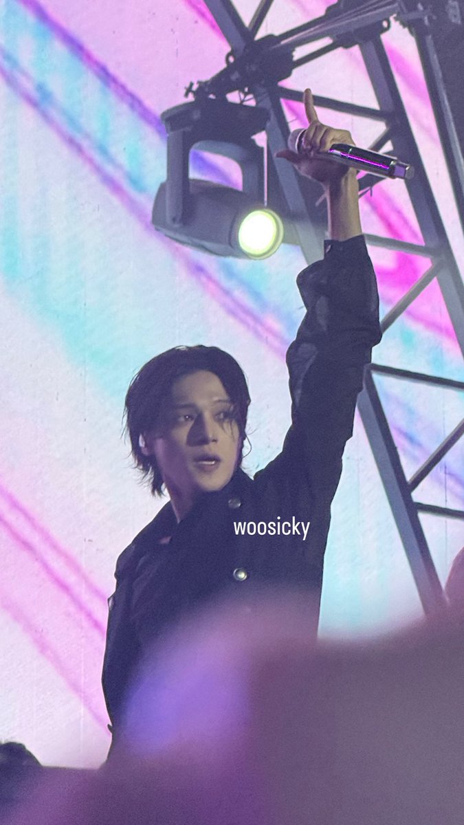 woosicky's tweet photo. back from the dead to say i saw my wooyo yesterday 🐈‍⬛🪽 https://t.co/kMkvULwCDf