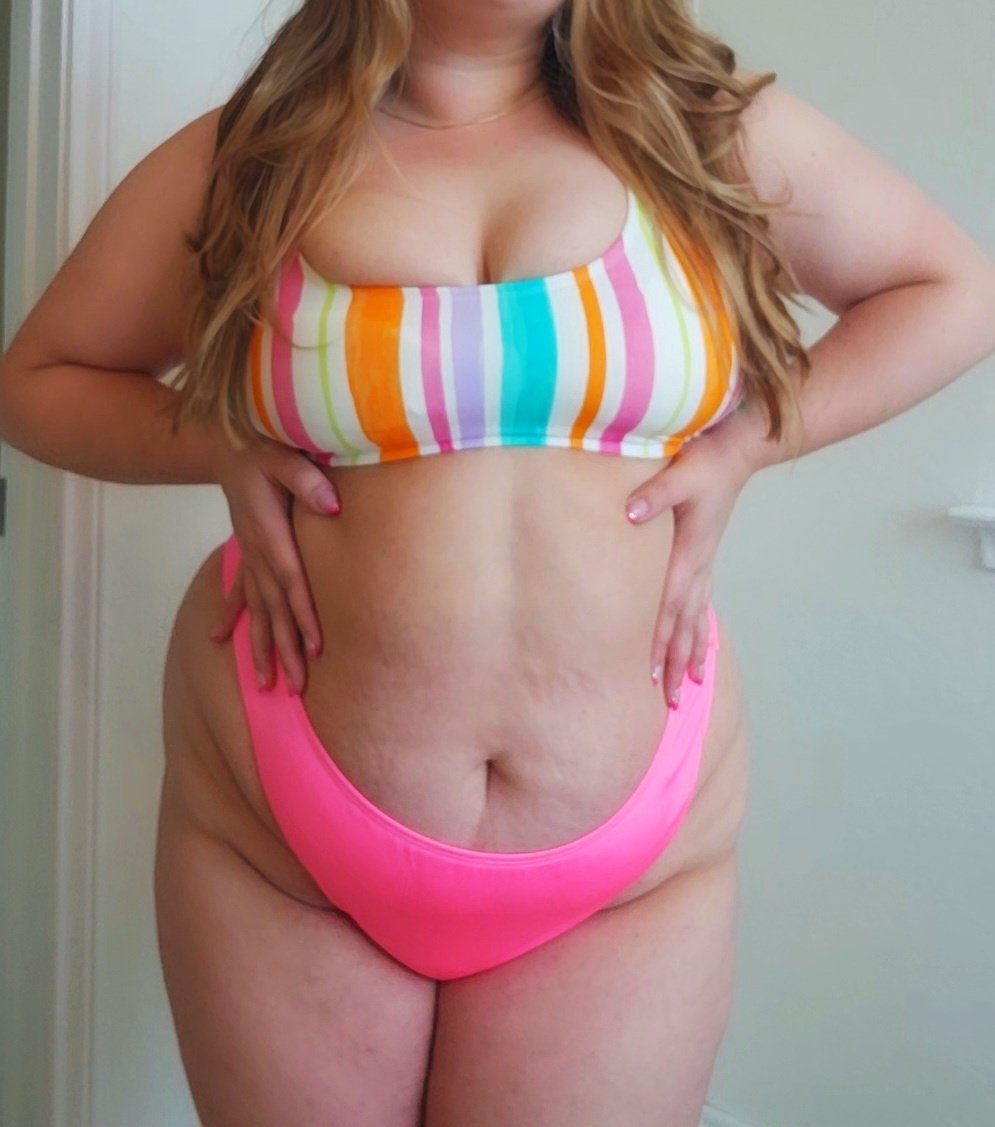BabeyBlu's tweet photo. Sad that's summers ending! Here are some thick girl bikini highlights for you😘 ✨️ 
#curvy https://t.co/VxSnjdUyCk