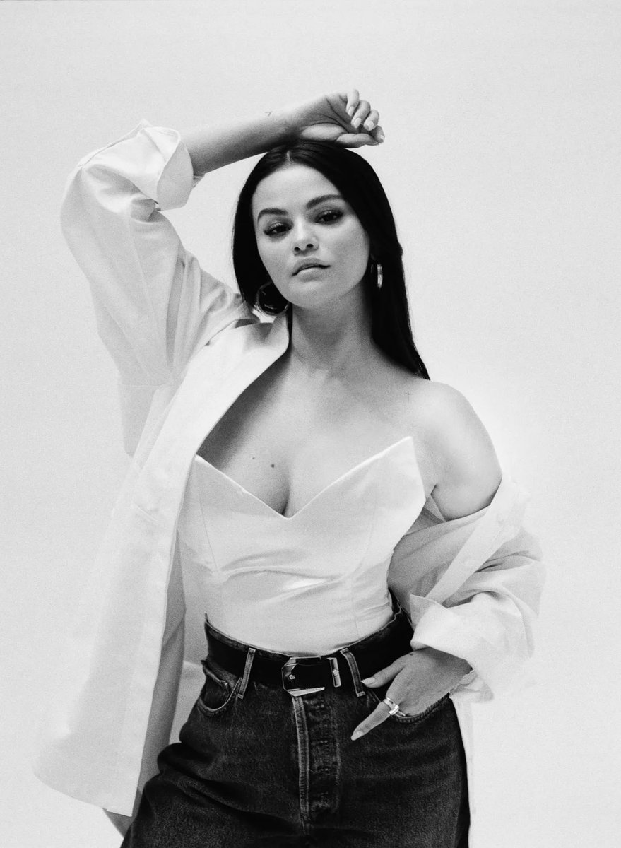 PortalSelenaBR's tweet photo. Advogado de Selena Gomez se pronuncia sobre as acusações de suposta fraude contra a artista:

“As alegações de que Selena Gomez tenha participado de qualquer suposta ‘fraude’ ou irregularidade são completamente infundadas, tanto factual quanto juridicamente. Vamos contestar essas falsas acusações e apresentar um pedido para que o caso contra ela seja arquivado.”