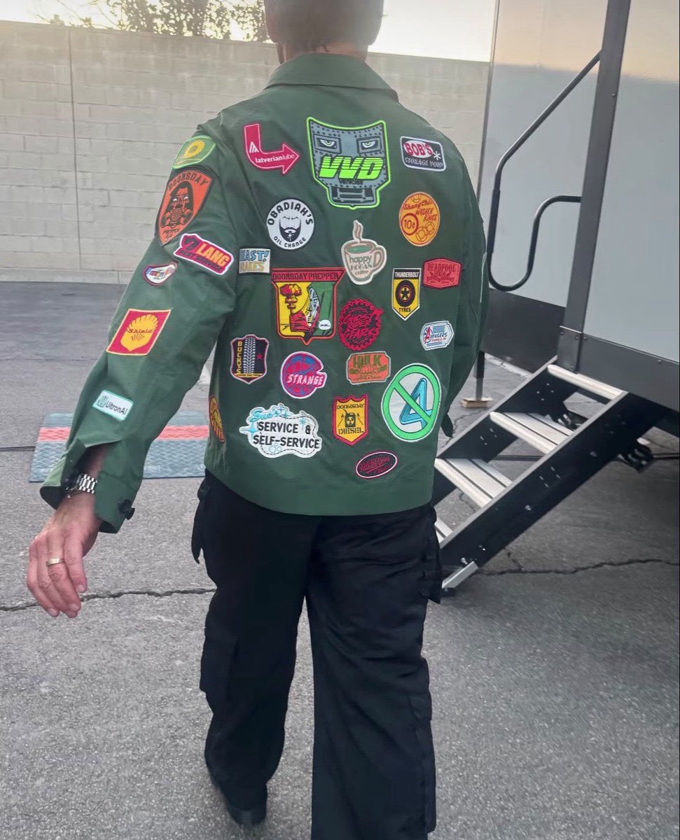 SentidoMarvel's tweet photo. 📸 | Robert Downey Jr. y su chaqueta nueva https://t.co/MXOCLAImLV