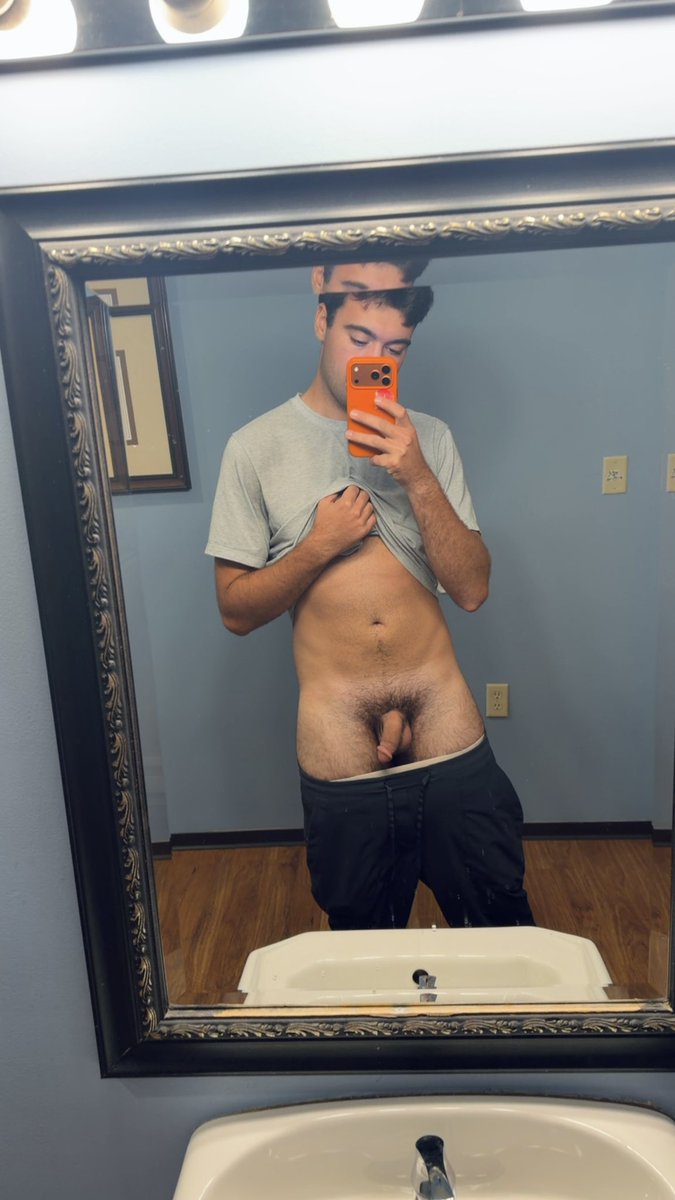 collegeguynoah's tweet photo. on or off? https://t.co/NdzCHBLpwp
