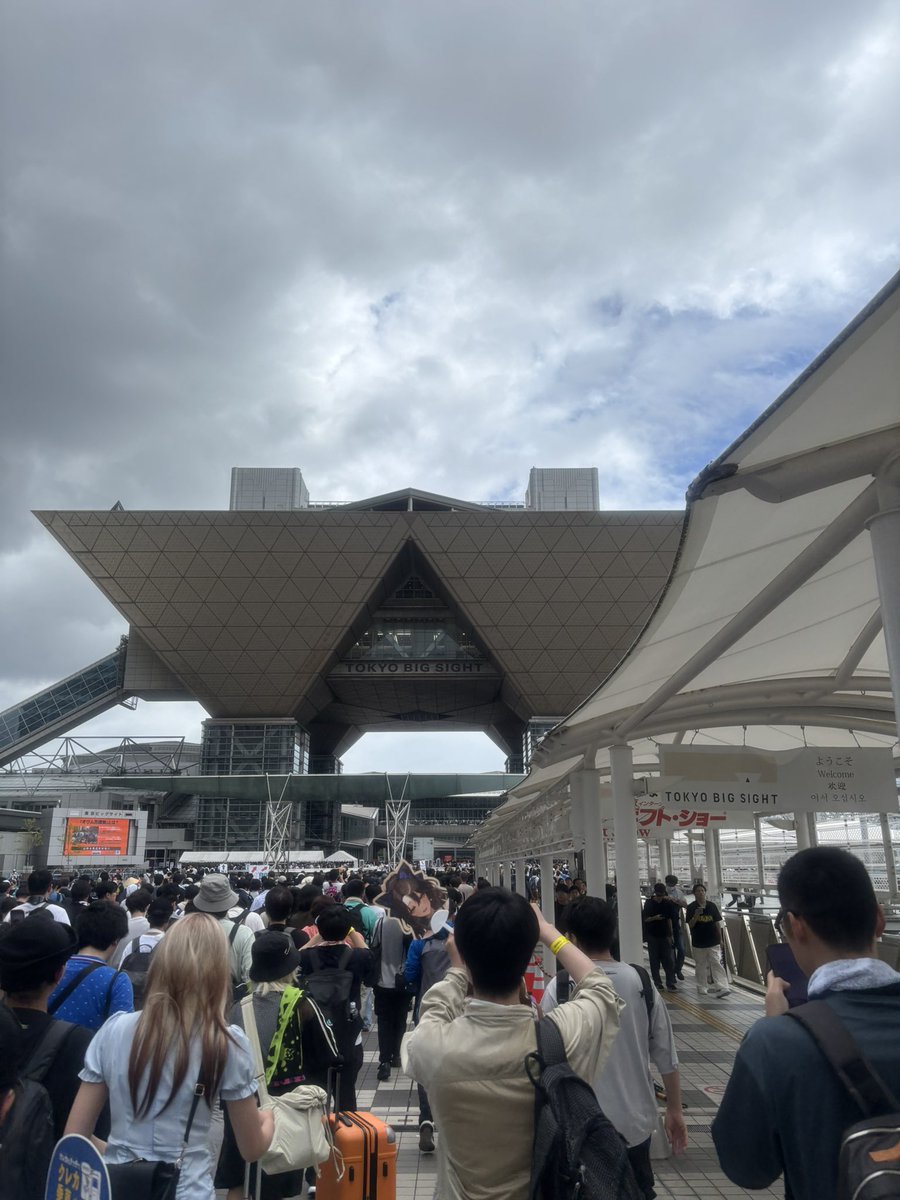 ku_toreka's tweet photo. 初めてのコミケおもろすぎたなぁ
体調バカ悪くて2日目行けねぇの残念だけど冬はガチで行くことにする

それまでに好きなサークルとか探して下調べやっておかないと… https://t.co/C2AJAKko2e