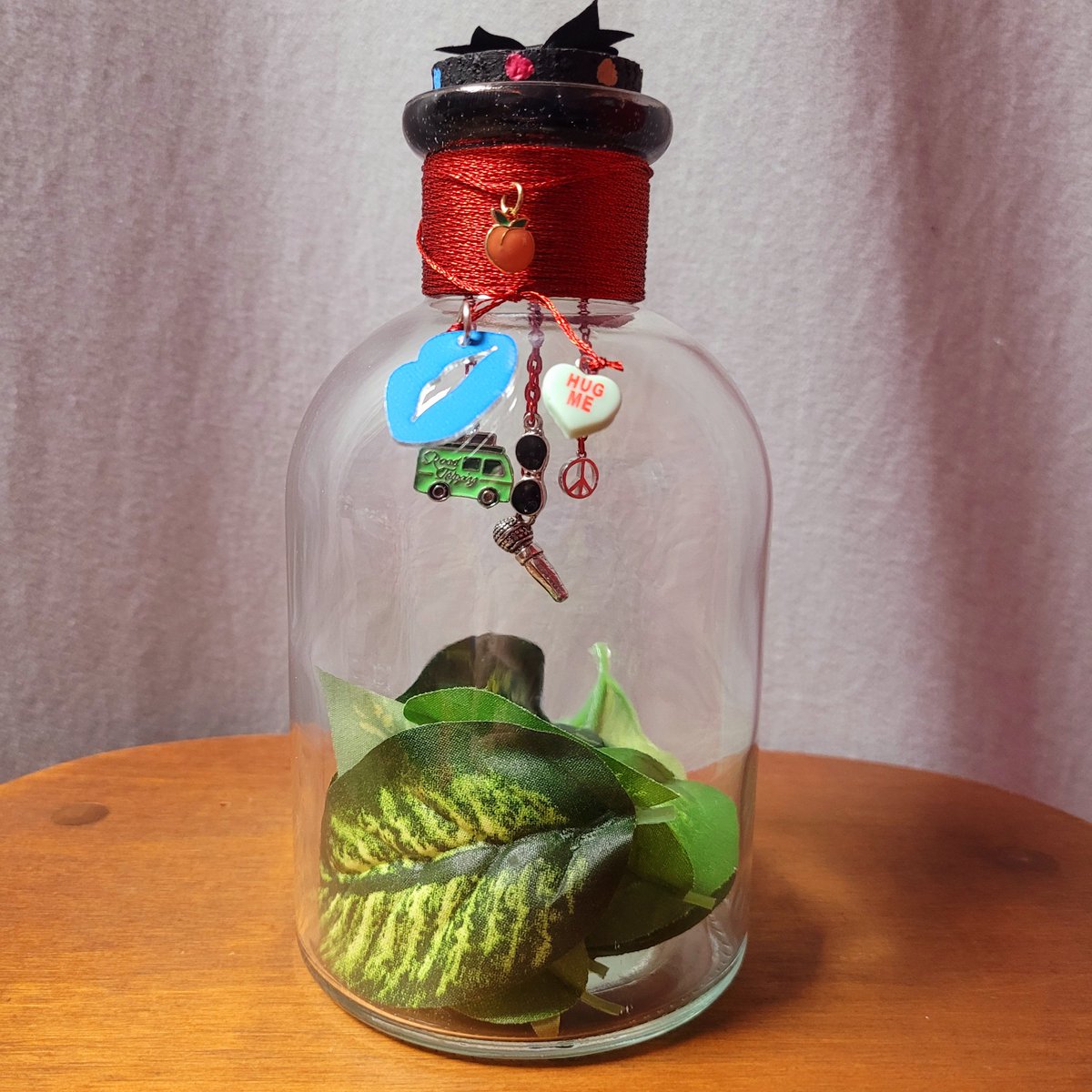 JamesGannonCom's tweet photo. The Bottles of Life 022: The Hug Bottle- For when you identify as The Hug Lady, The Plant Lady, The Peace and Love Lady, The Road Life Lady, and The Polka-Dot Lady! 🍃🎤🕶☮️🛺 #thebottlesoflife #artsandcrafts #bottle https://t.co/iQnHk1zO1p