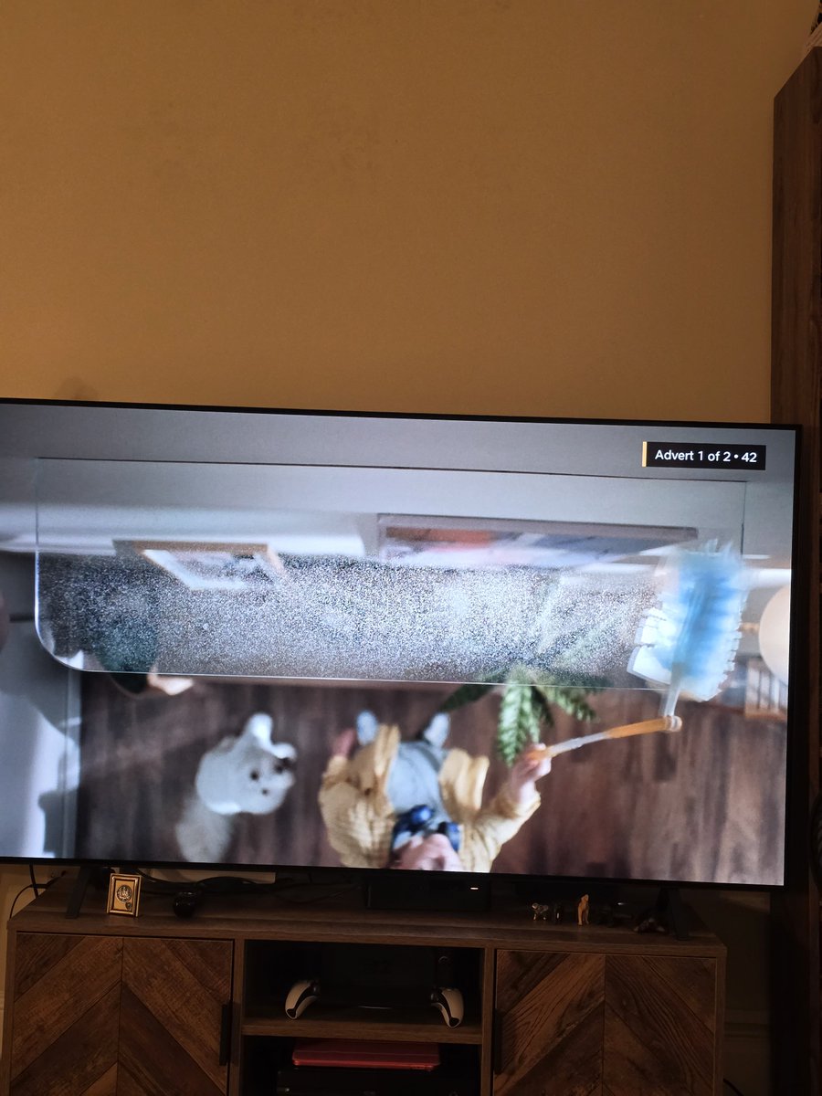JH7123's tweet photo. @virginmedia Why am I still getting adverts on my Netflix subscription through you when my account clearly says "Advert free"?? https://t.co/yRjjR9v294