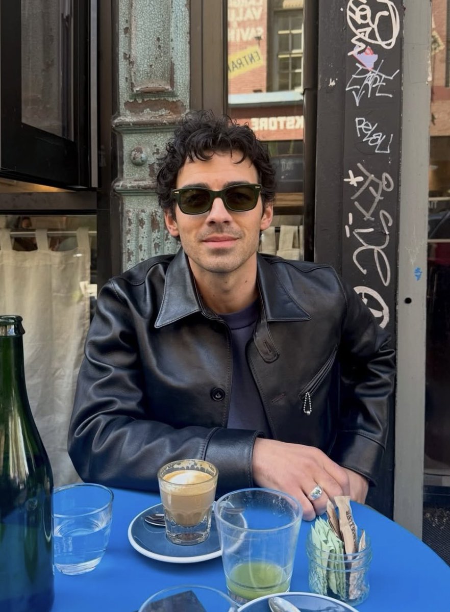 umusicbrasil's tweet photo. feliz aniversario Joe Jonas amo vc!!!!! https://t.co/ckSBj5Dx1g