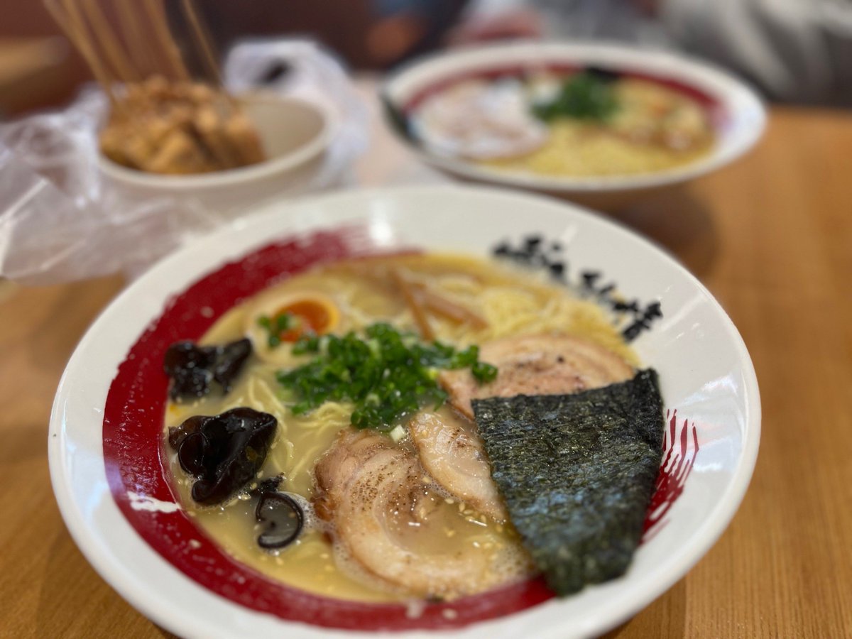 HoytKemmer20633's tweet photo. Just found the coziest hole-in-the-wall ramen spot in downtown LA! Rich pork broth, springy noodles, and those soft-boiled eggs are chef’s kiss. 10/10 will be back this weekend! https://t.co/EBIWhZvGpp