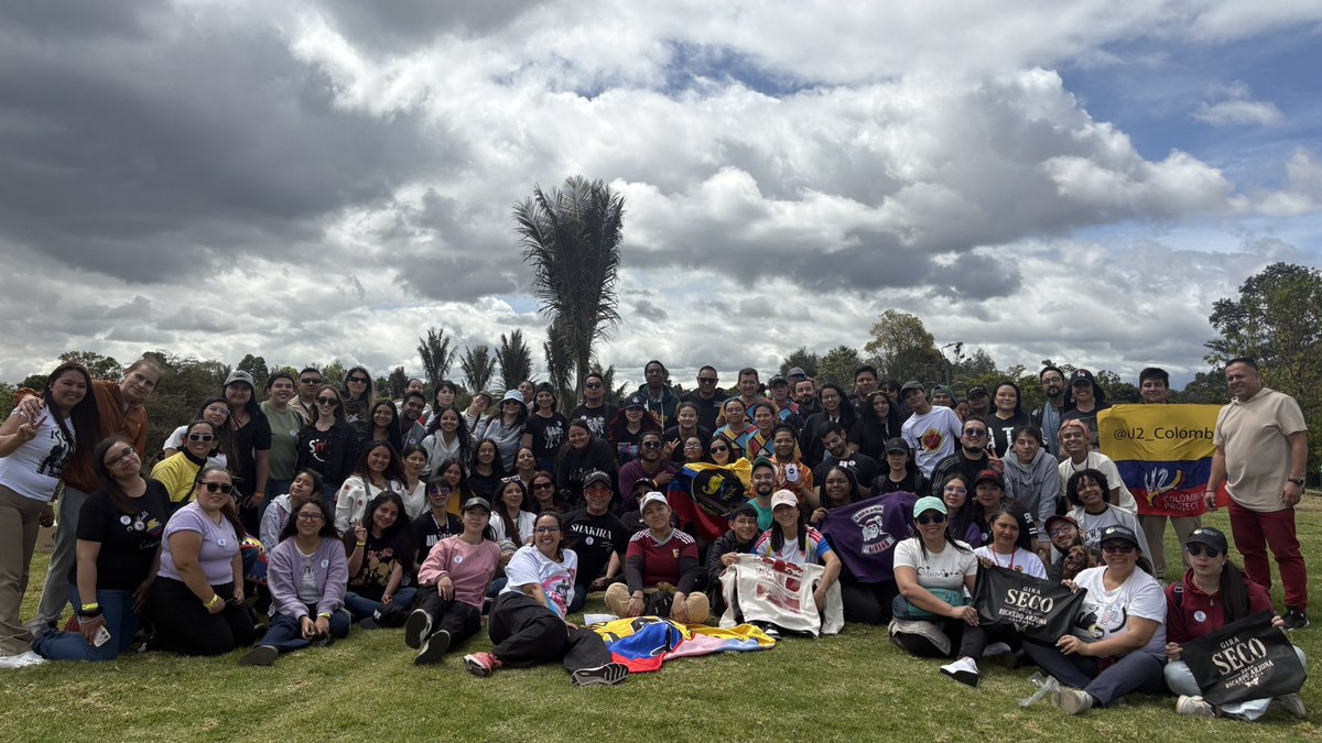 ColombiaKarolG's tweet photo. Esto es lo que realmente importa cuando se trata de hablar de fandom !!! 

Todos estos fan club en Colombia nos unimos para una verdadera y hermosa causa y es ayudar a nuestros hermanos colombianos por el terremoto que hubo en nuestro país 🇨🇴✨ https://t.co/MXAueWZwUj