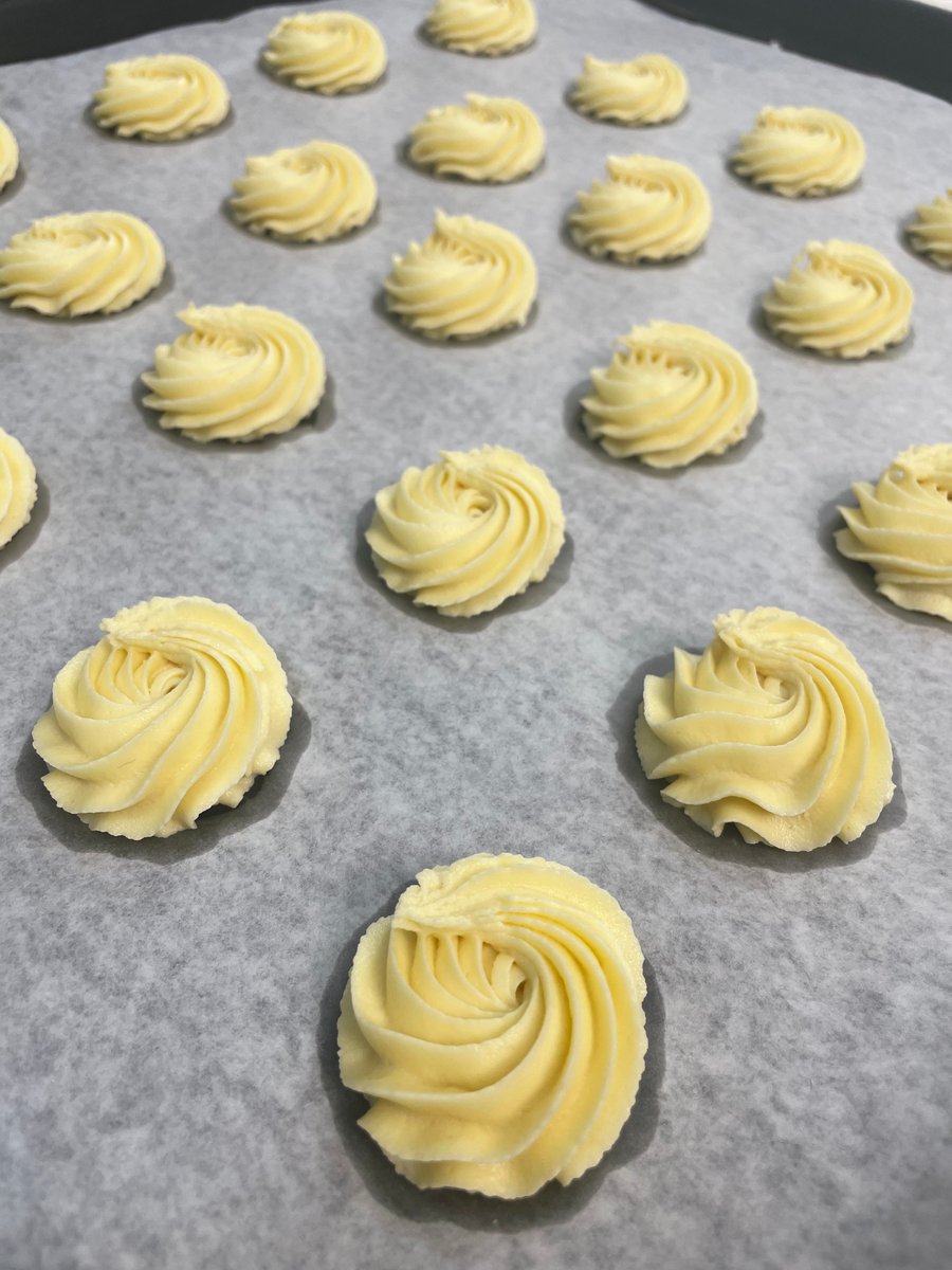 sanchezg_steph's tweet photo. Just spent a cozy Sunday baking salted butter cookies from scratch! The smell filling the kitchen is pure joy, and warm cookies fresh out of the oven taste even better than I imagined https://t.co/RpaWaTOsG6