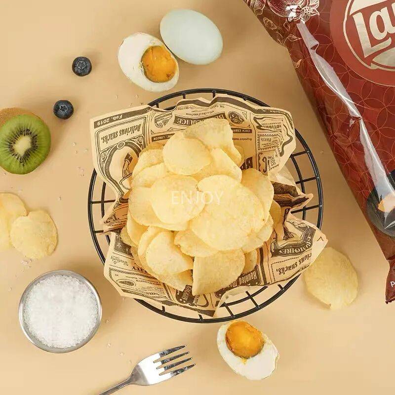 threadrope's tweet photo. Just got the yummiest salted egg yolk potato chips  Sharing with everyone who needs a tiny snack pick-me-up today! Who’s grabbing a bag https://t.co/W4RP974tFH
