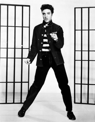 boudewijnsteur's tweet photo. Op deze dag in 1977 overleed Elvis - the King - Presley. Hij is een van de invloedrijkste muzikanten van de twintigste eeuw. Daarnaast heeft hij in talloze films gespeeld. Zijn overlijden is omgeven met vragen of zijn dood misschien in scene is gezet

Favoriete nummer? https://t.co/PCn5KJYvlM