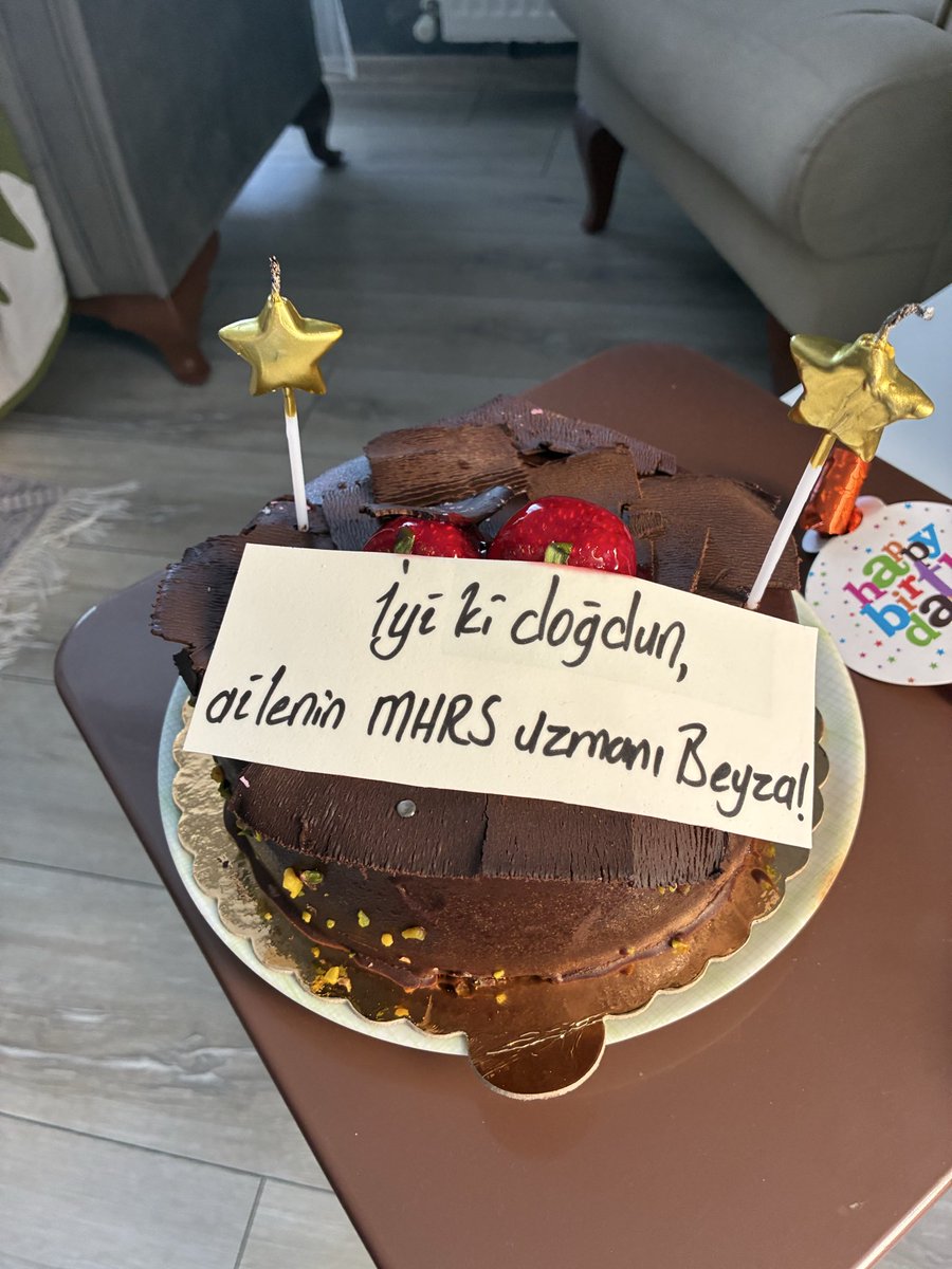 beyzallly's tweet photo. bütün ailenin mhrs randevularını aldığım için doğum günü pastam https://t.co/GYMs5m1PBj