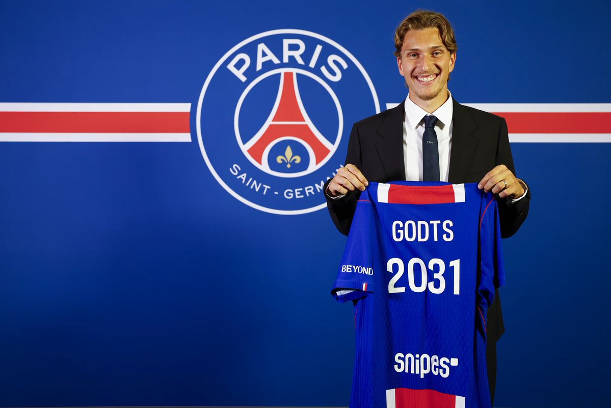 FabrizioRomano's tweet photo. 🔴🔵🇧🇪 Official, exclusive story confirmed. Mika Godts signs in at Paris Saint-Germain on €45m plus €10m deal from Ajax. 🇧🇪 https://t.co/EuChYLknQK