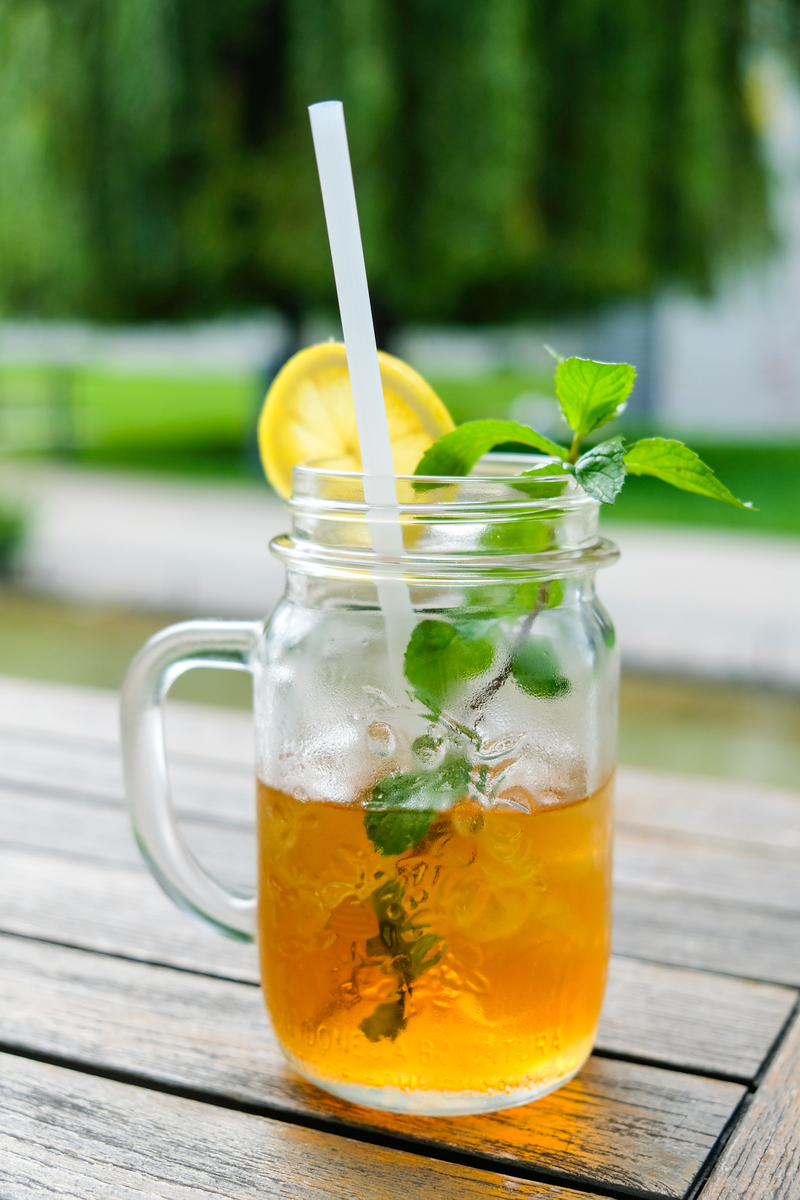 NBarnych's tweet photo. Craving a quick pick-me-up Whip up a honey lemon iced tea: steep black tea, chill, add fresh lemon juice u0026 a drizzle of honey, done in 5 mins! https://t.co/lLGE9r1Ens