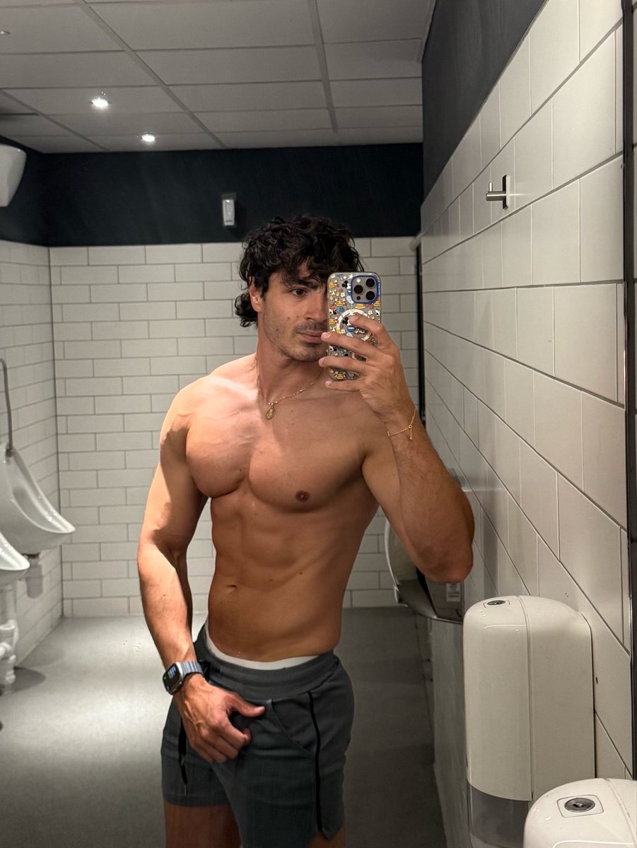 NathanDiNotte's tweet photo. How’s my chest pump?

#gym #gay #muscle #musclegay https://t.co/lPsqgDJ57S