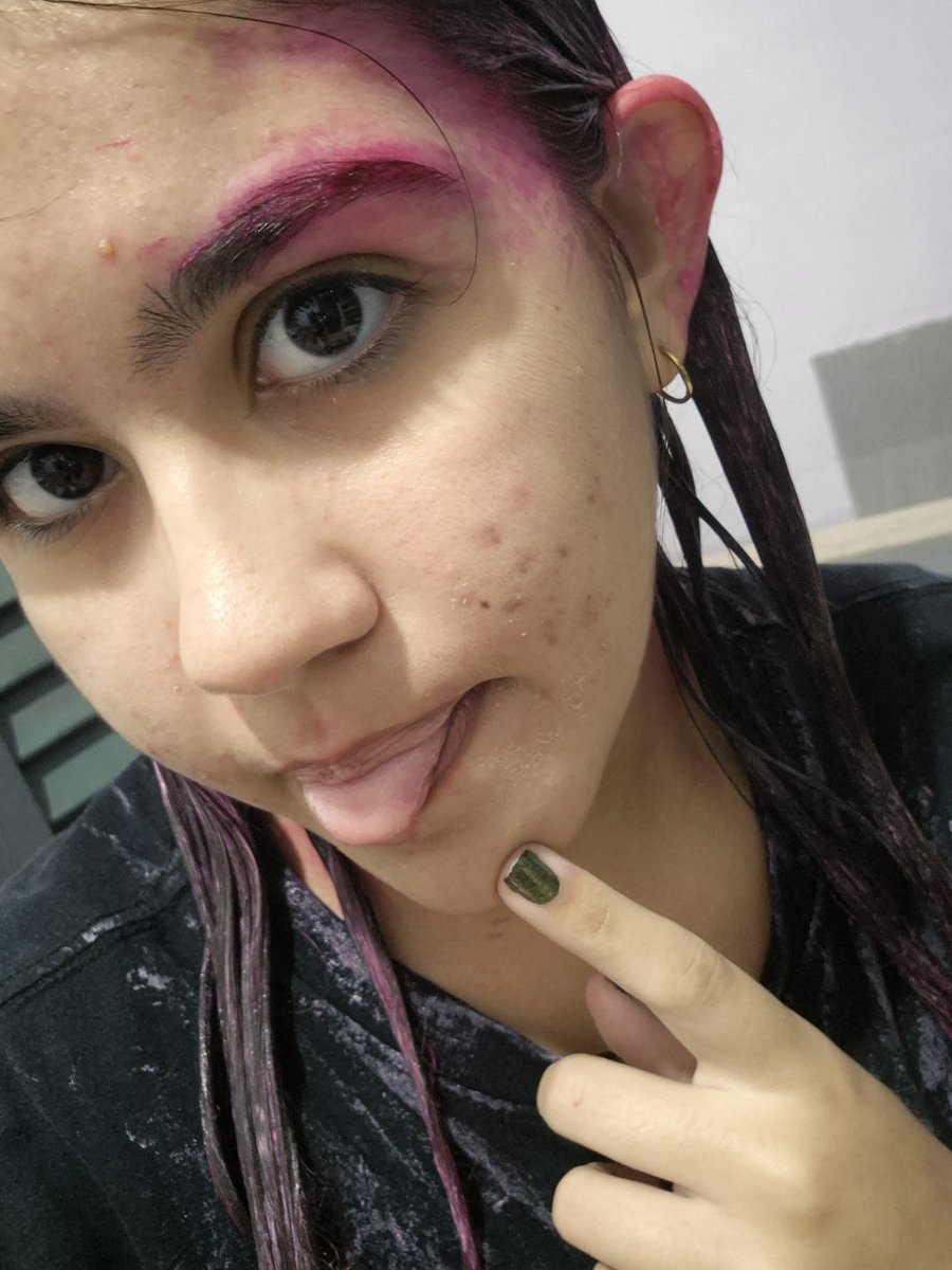 _ang3licc's tweet photo. o cabelo/sobrancelha rosa vem aí hihihi https://t.co/RVY70PIymt