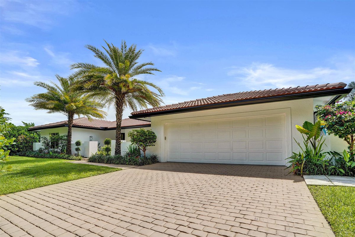 thebolookiteam's tweet photo. Is this the home you're dreaming of? #LuxuryHomes https://t.co/VJWwG7VZoY