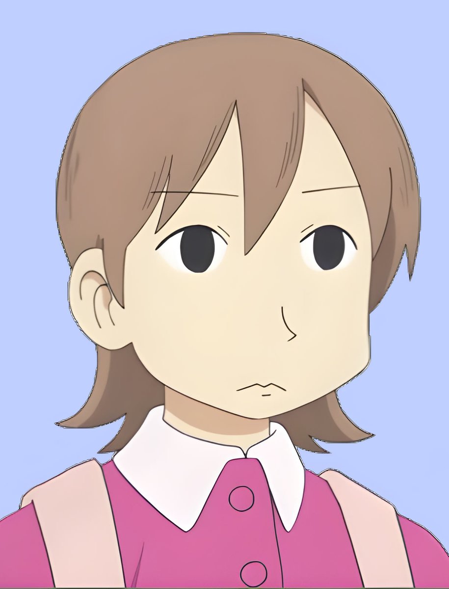 SomosKudasai's tweet photo. Brasil acaba de activar una ley fuertísima que no solo cubre fotos reales, sino que ahora incluye explícitamente dibujos, animaciones, contenido generado por IA y hasta anime con personajes ficticios de apariencia muy joven en situaciones explícitas o sugestivas.

La cosa está tan pesada que el simple hecho de guardar o ver este tipo de material en internet te puede costar de 3 a 6 años de cárcel, mientras que crearlo o distribuirlo te puede mandar a prisión hasta por 10 años.

Aunque no hay una prohibición automática para todo el anime, los jueces analizarán el contexto e intención de cada imagen antes de meter a alguien tras las rejas.