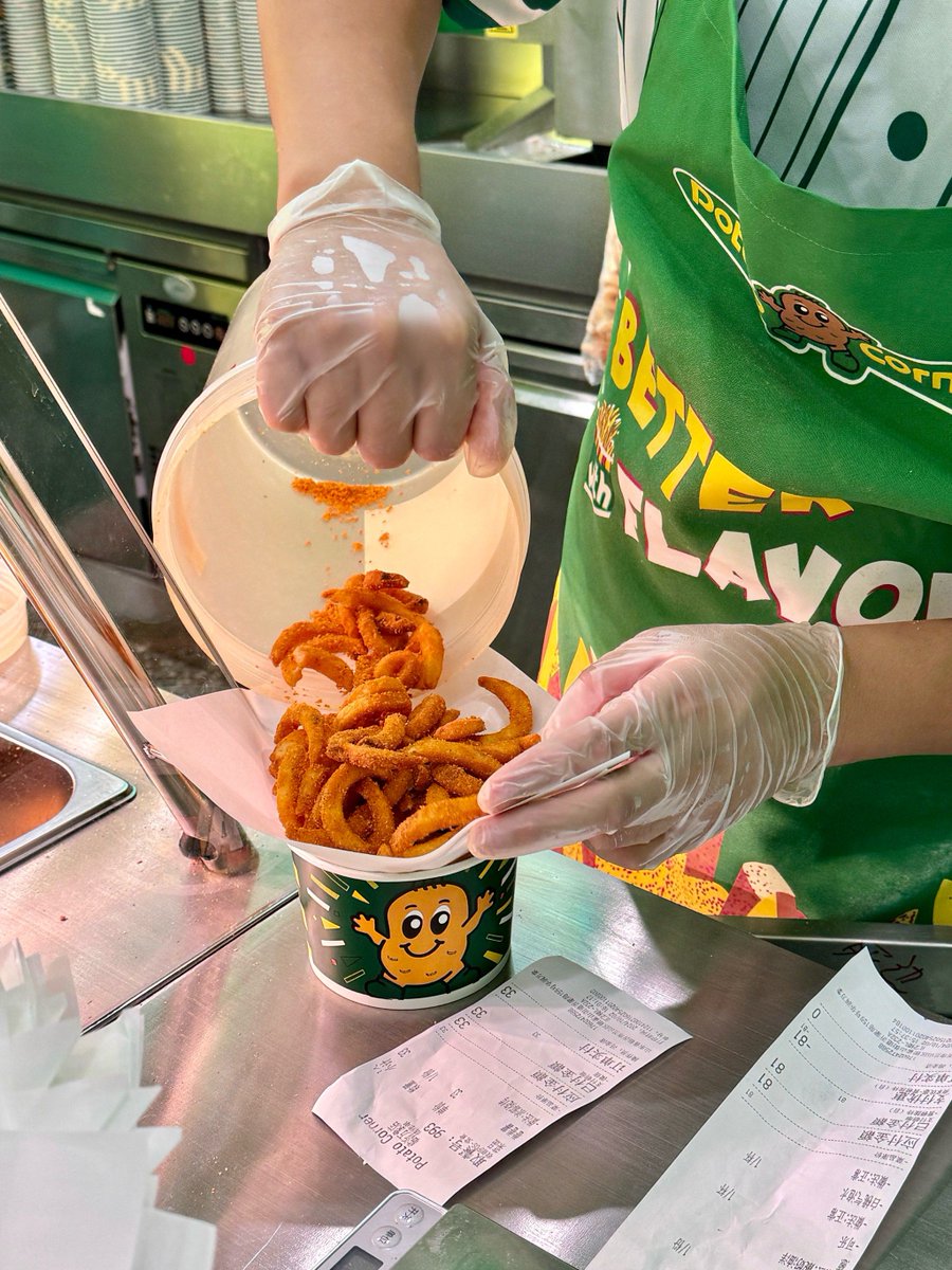trawls312's tweet photo. Just found a stray fry in my fries and my bae insisted on splitting it with me like we're sharing a whole pizza ， https://t.co/WMkp4JgHVB