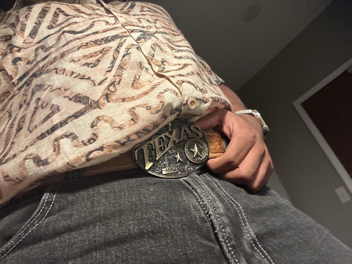 kingangeltho's tweet photo. How’s the fit chat ? https://t.co/ELgdkGX2Q4