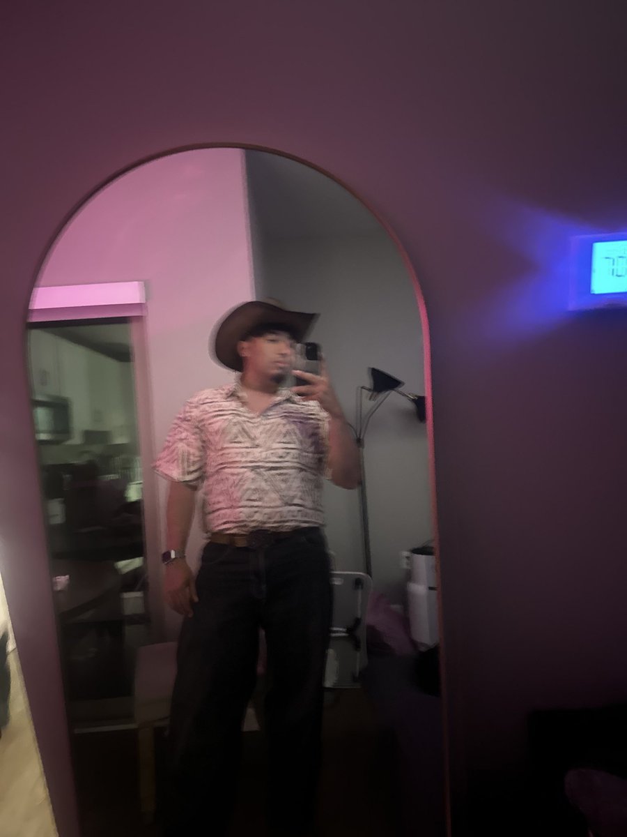 kingangeltho's tweet photo. How’s the fit chat ? https://t.co/ELgdkGX2Q4