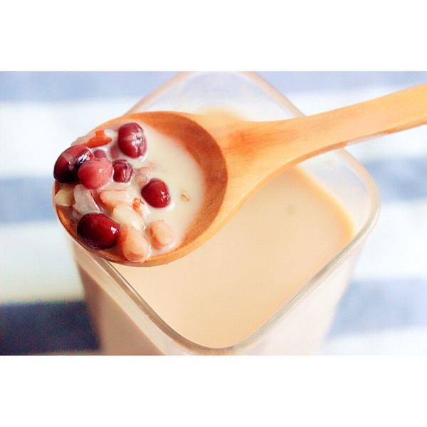 m_lacz's tweet photo. Just grabbed the warmest taro milk tea with chewy pearls after a long day—small joy hitting different , https://t.co/iZk25EWkDO