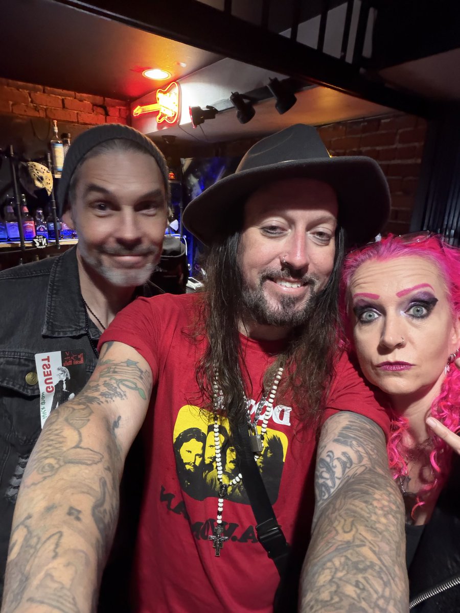 BGibbsmusic's tweet photo. Great night in West Hollywood ! @TheWhiskyAGoGo we love ya there! https://t.co/63cZ8WNRIV