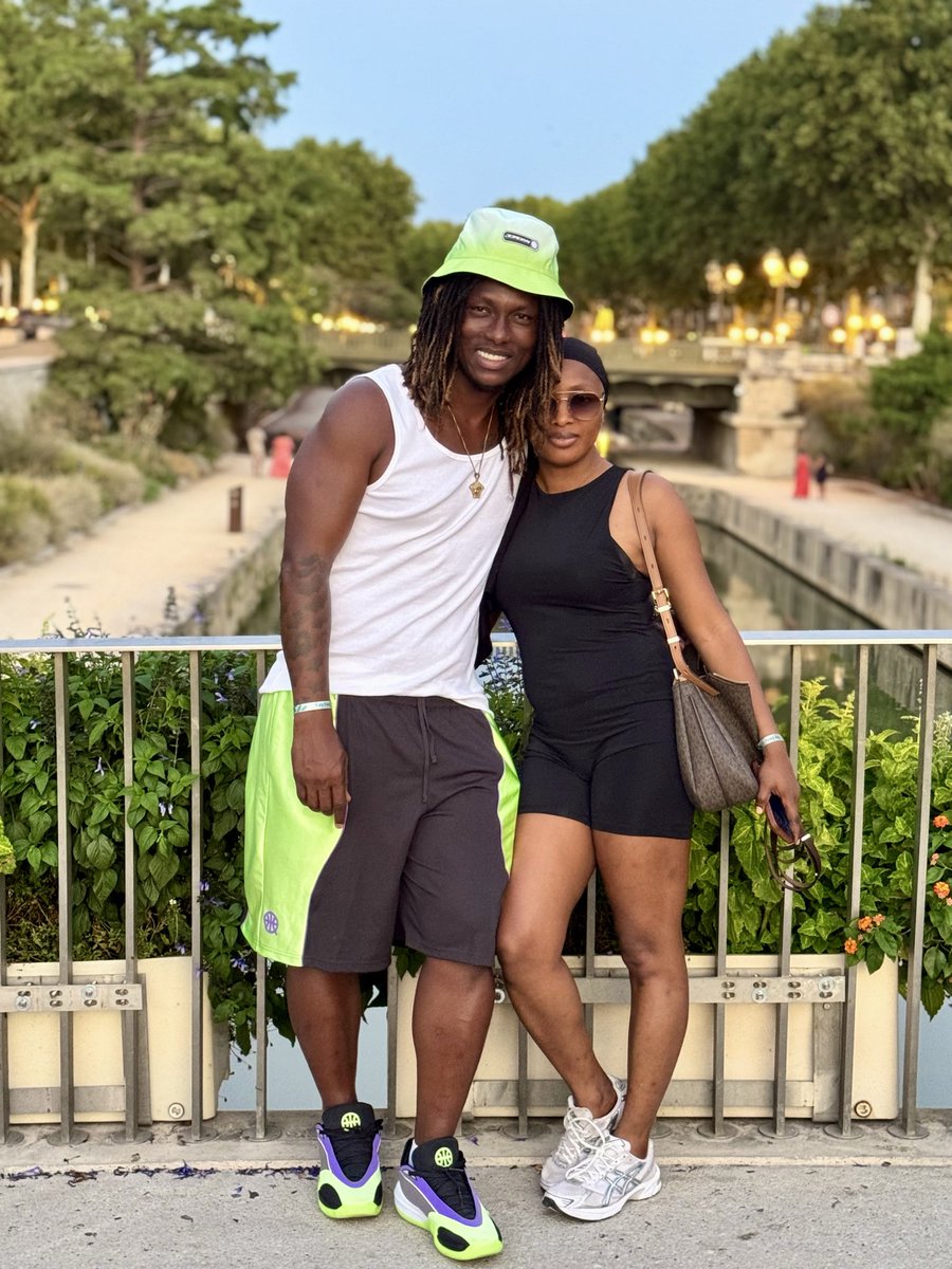 Lil_saako's tweet photo. En vacances en famille à #Narbonne, dans le sud de la France 🇫🇷! ☀️🏕️.
Nous vous souhaitons à tous de très belles vacances, remplies de bonheur, de soleil et de beaux moments en famille. ❤️🌴 https://t.co/UcrBL34vby