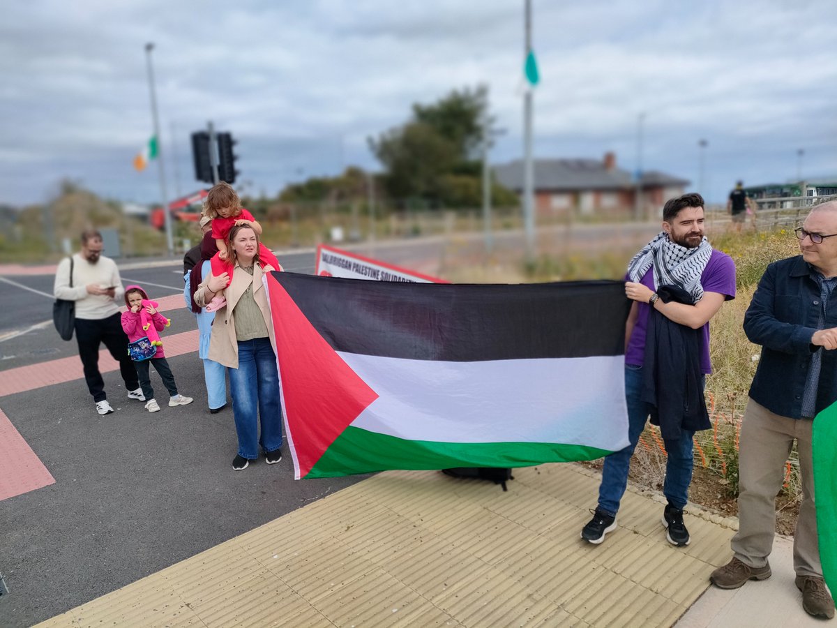 fractilly's tweet photo. Waiting for the Gaza Sunbirds &amp; Lapwings to arrive at the GAA Balbriggan today. At least 70 cyclists heading to Belfast. LEGENDS!!  @Balbriggan4gaza @SwordsPalestine @owemcc @MalachyQuinnSF @loreillysf @IPSCLouth @Gazasunbirds @Sport4Palestine @ipsc48 https://t.co/zVBOQ3STMi
