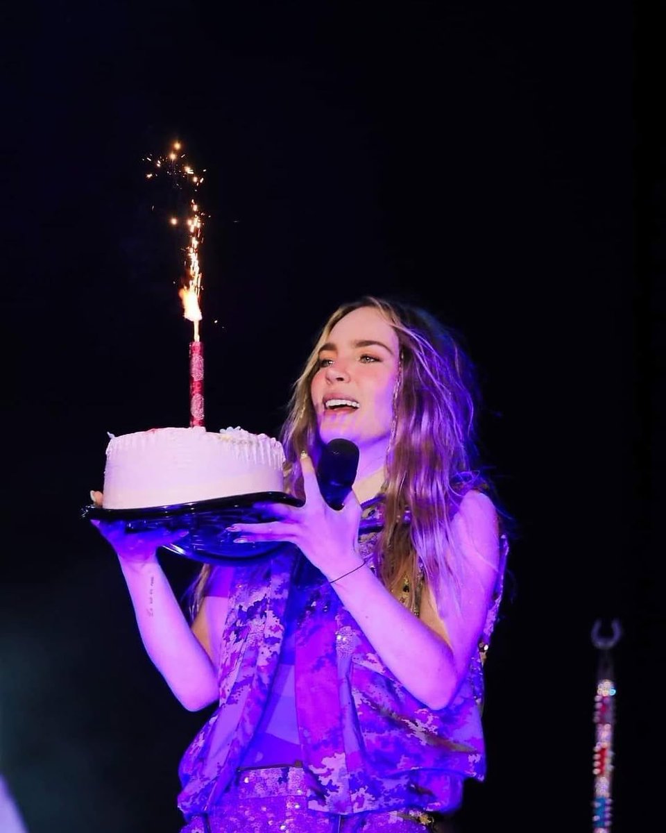 BelindaAccess's tweet photo. Belifans 🚨 tenemos tendencia hoy a las 4:00 p.m. (hora mx) por el cumple de Belinda. 🎂

Las frases a utilizar son:

FELIZ CUMPLEAÑOS BELI
HAPPY BDAY BELI

¿Listos? https://t.co/tt9X1wZNC4