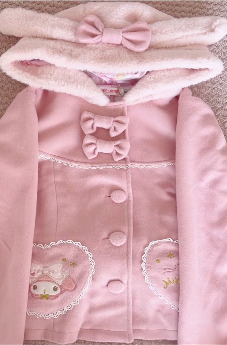 lapafaits's tweet photo. this my melody coat is perfect for winter 🎀 https://t.co/lWyzmjcg0V