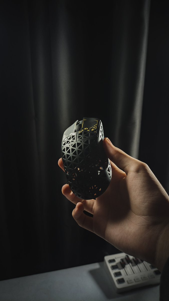 apenasumsetup's tweet photo. Mamba M5 Ultra

Perfect Finalmouse clone at a fraction of the price. Only 39g with excellent shape
#MAMBASNAKE #mouse #desksetup https://t.co/K2SyJXN7lg