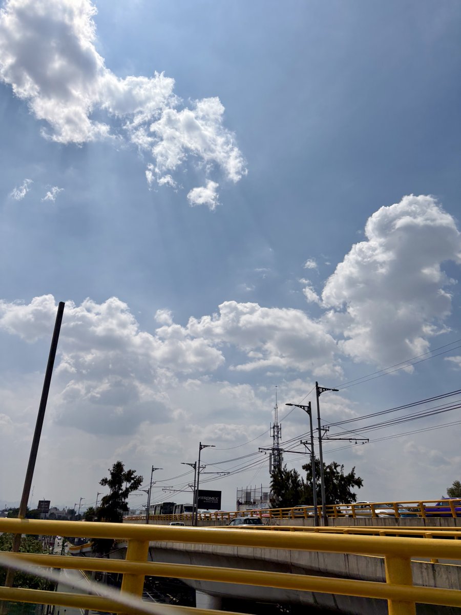 andy71soto's tweet photo. Ámonos a ver la mujer de mi vida.... 😍❤️🥰❤️😍

#Calors 
#Tráfico 
#Nubes https://t.co/eBDO8W3zer
