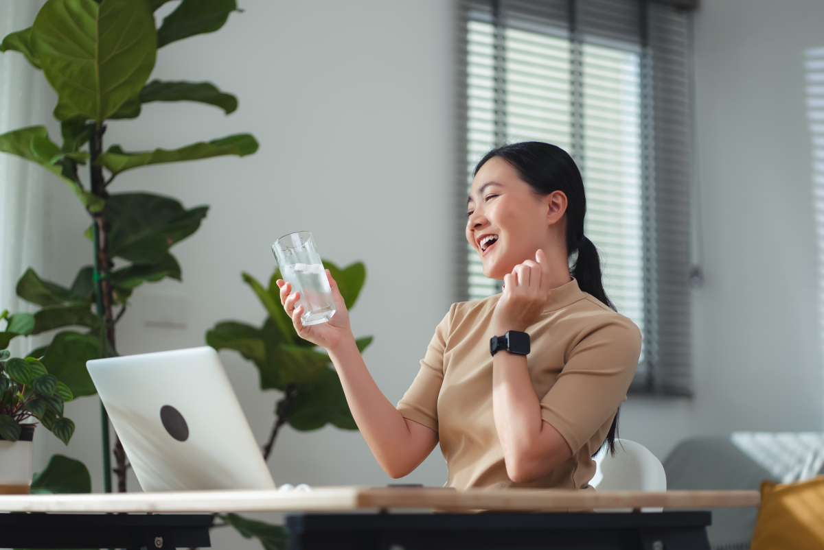 GoinGlobal77's tweet photo. Small daily steps count! 10-min stretching u0026 8 cups of water keep your energy up all workday. Prioritize your health, one day at a time. https://t.co/V5E5pIAlgp
