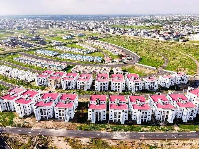 gsbabatunde's tweet photo. Somewhere In Northern Nigeria 🇳🇬
Guess The City & Estate?
CREDIT: EMMANUEL C EZENWA
#TourNigeria #emmanuelcnzenwa #InfrastructureDevelopment #CityGrowth #realestatenigeria #UrbanDevelopment #kanocity #northernnigeria #kanostate #ExploreNigeria https://t.co/yP86Xm7TmL