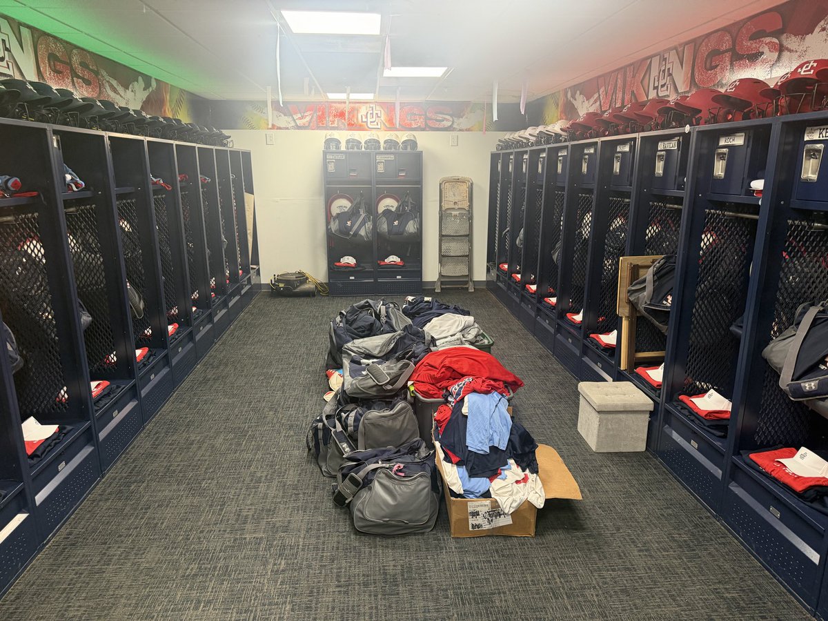 Jeffco_softball's tweet photo. Almost time to roll!!!!
#rollvikes 🔵🔴🥎 https://t.co/fN468SF6TD