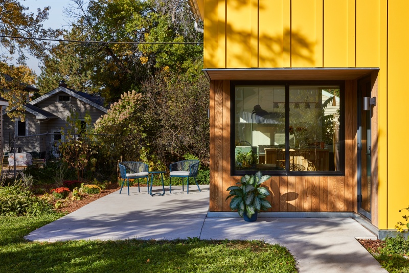 SIPAtweets's tweet photo. Very few tiny houses are as glorious as this sunflower #ADU in Minneapolis, MN. It proudly shows off exposed beams, warm colors, a practical floorplan and exceptional thermal performance. 

#SIPsBuildBetter #TinyHome
https://t.co/AvAWhBotcX https://t.co/shkEOwOS2j