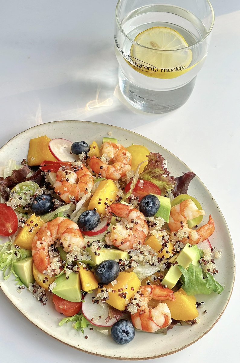 Ash22228637's tweet photo. A cozy weekday dinner just hit different  Fresh quinoa bowl with roasted veggies, creamy hummus and a squeeze of lemon—simple, tasty and so satisfying! https://t.co/nYgpJ65Cyf