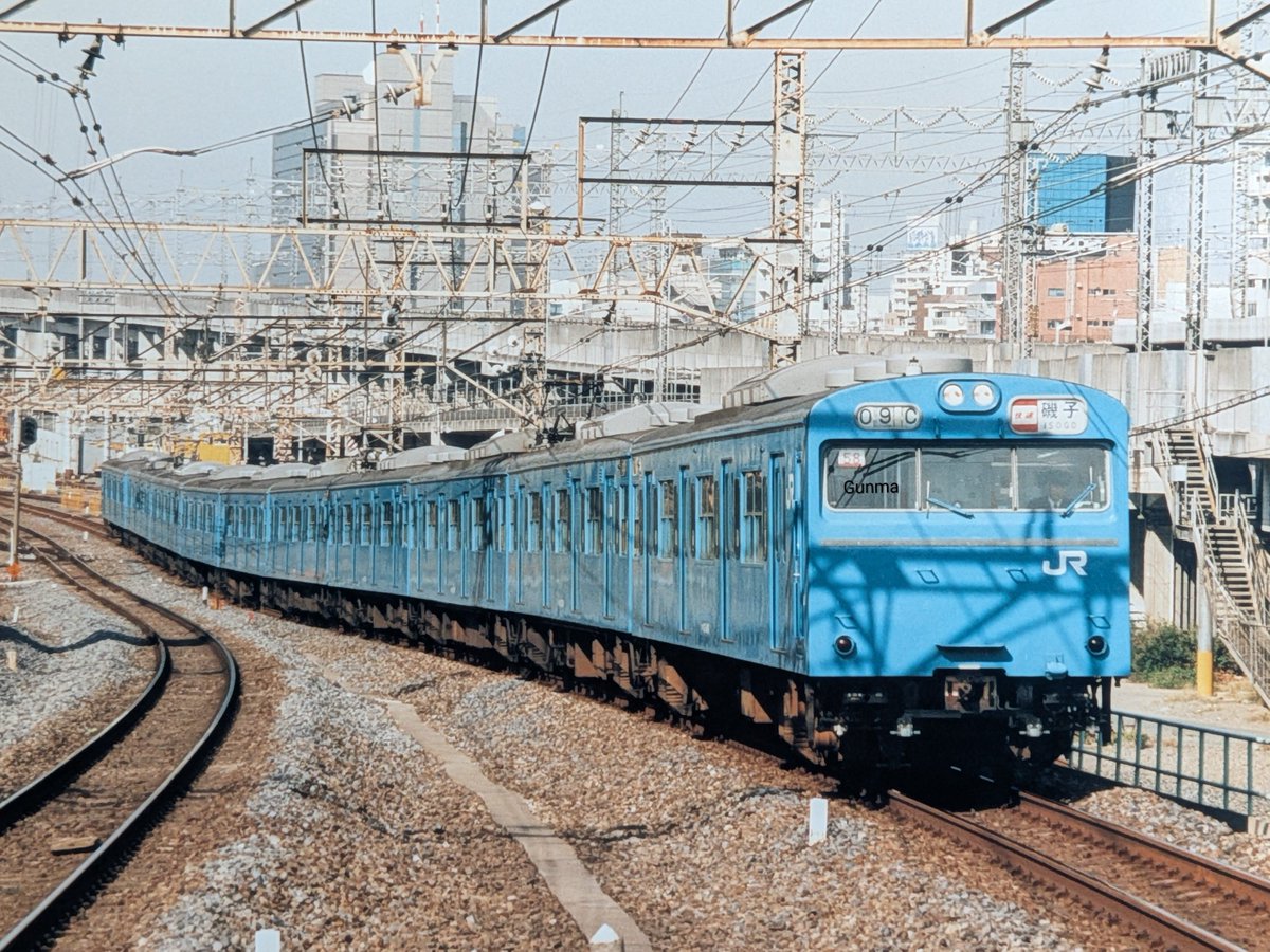 gunma80834016's tweet photo. 1995/11/11(平成7年)
西日暮里

本日は西日暮里駅で撮影した写真をお届け🎁

新大久保駅から西日暮里駅に移動。山手線205系と見事な影被り京浜東北線103系の写真を…ﾈｶﾞﾌｨﾙﾑ撮影で現像後に、影被りが判明しました😅いま現在では❓な言動と思われちゃいますね😁
素敵な日曜をお過ごしください🖐️ https://t.co/fZvNb55ihv