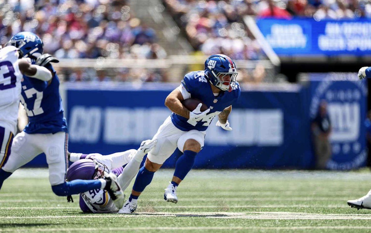 DonavanTerbay's tweet photo. @Equipment_Guru Is it possible to give the Giants an alt jersey with the white undershirt via Roster update? Similar to the Ravens that way we have both options. 

More players wore blue to your credit , But some had white today aswell.. https://t.co/4OfsleHbQC