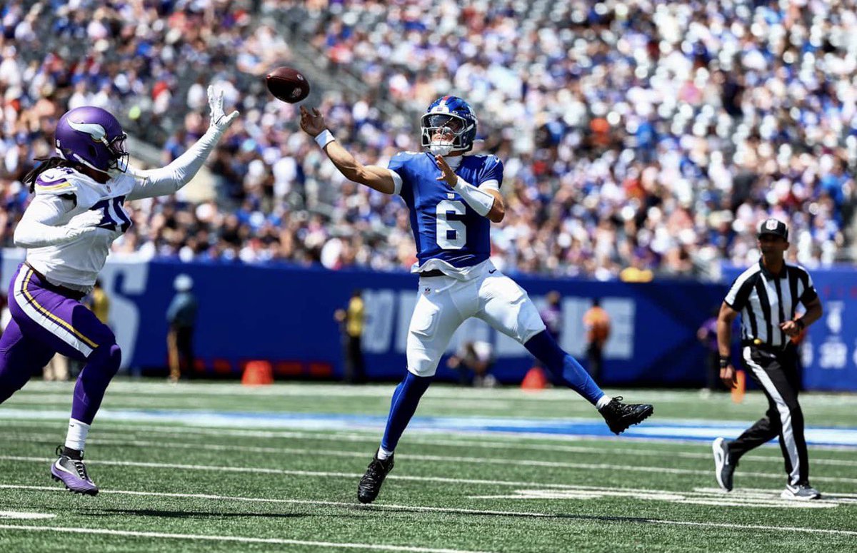DonavanTerbay's tweet photo. @Equipment_Guru Is it possible to give the Giants an alt jersey with the white undershirt via Roster update? Similar to the Ravens that way we have both options. 

More players wore blue to your credit , But some had white today aswell.. https://t.co/4OfsleHbQC