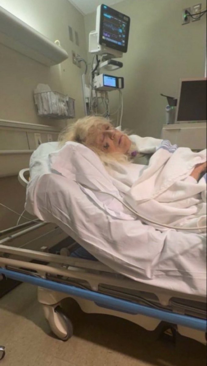 ForgettableBeth's tweet photo. Praying and manifesting that humanity shows up.
My life has been hell every cent towards copays medical and living.
Life is unaffordable.
I am a domestic violence survivor my mom is battling cancer my life is upside down.
May all who show up be blessed.
https://t.co/xbTuHu0c9c https://t.co/E3ZDbatXRY