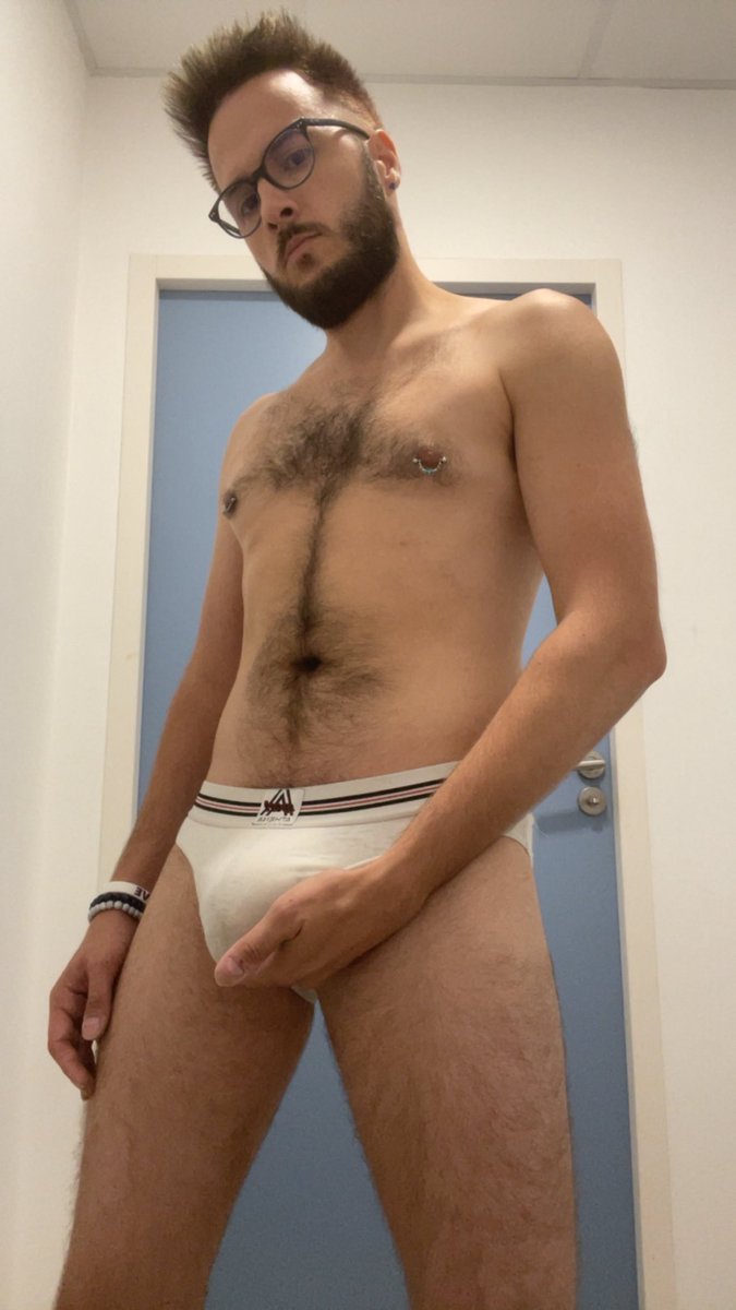 MysteryMan5393's tweet photo. Qui me rejoins dans les chiottes 
Oui ça m’arrive d’être actif 
La mes couilles sont bien pleine 

Like et Partage 😈 https://t.co/kXoIdneQwz