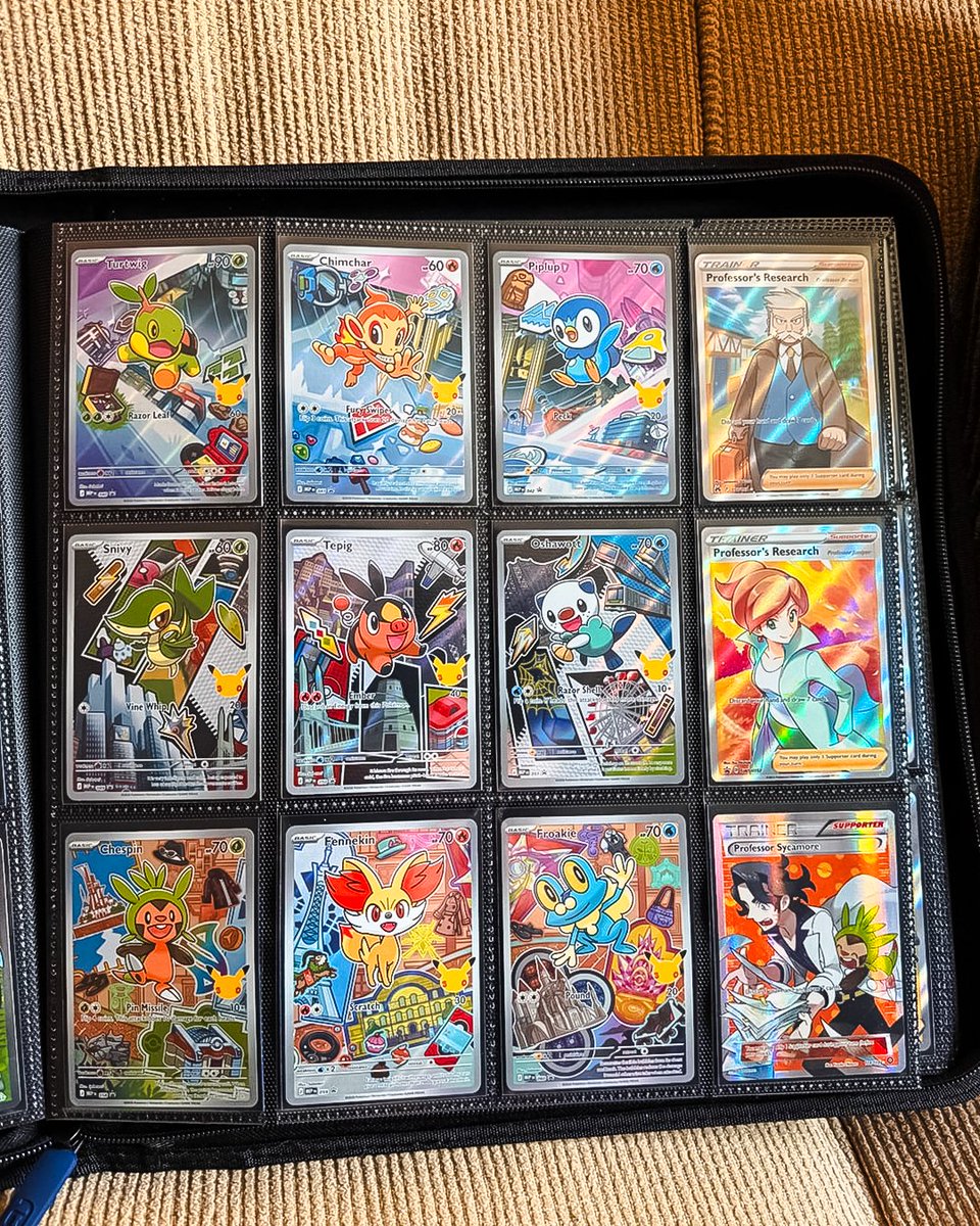 gurucollects's tweet photo. A Pokemon collector completed a First Partner binder with every generation’s starters AND paired each trio with their Professor 🔥

Such a clean way to organize the generations 👏

📸: u/Codecan https://t.co/iGC11sde1Y