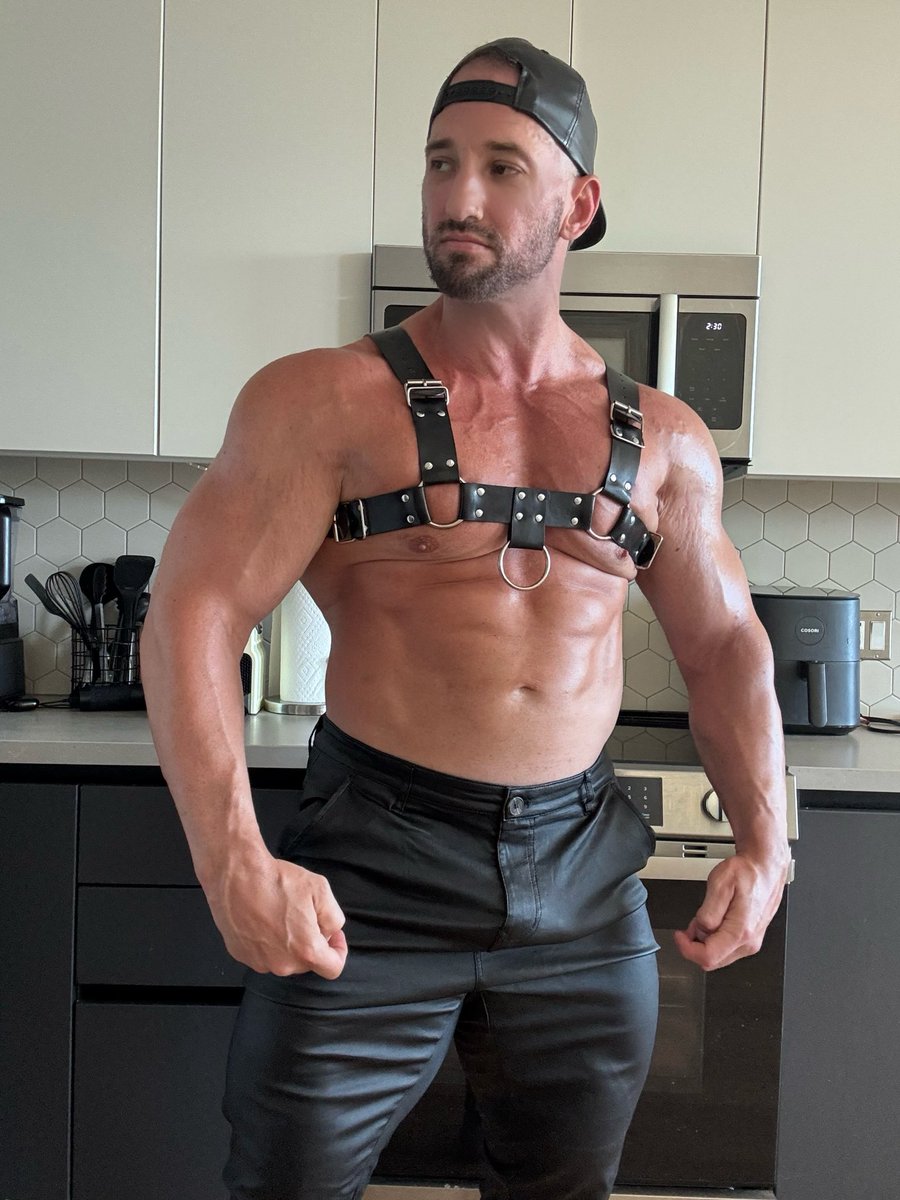 cpvipxxx02's tweet photo. Would you submit? https://t.co/39Xsz87lXn