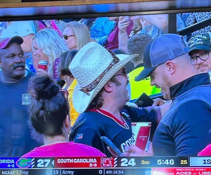 cornbreadcowboi's tweet photo. “WE NEED TO RUN THE DAMN BALL!!” https://t.co/5rCFfSteti