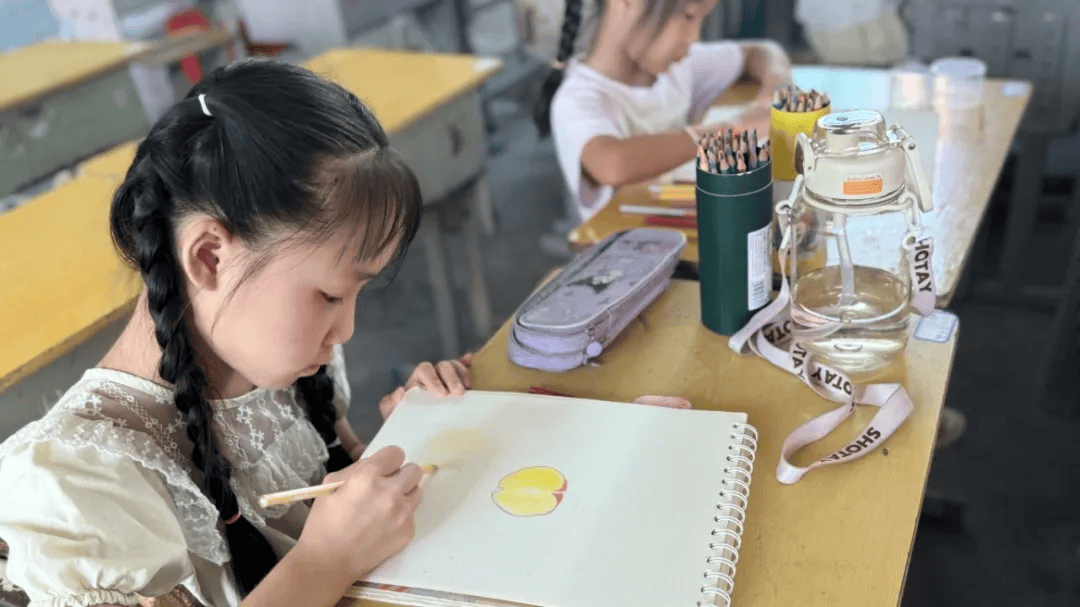 CarcedoZenaida's tweet photo. Step into the light and play with color at today’s pop-up watercolor sketch session—small moments, big creative joy! https://t.co/dgGqtyigLm