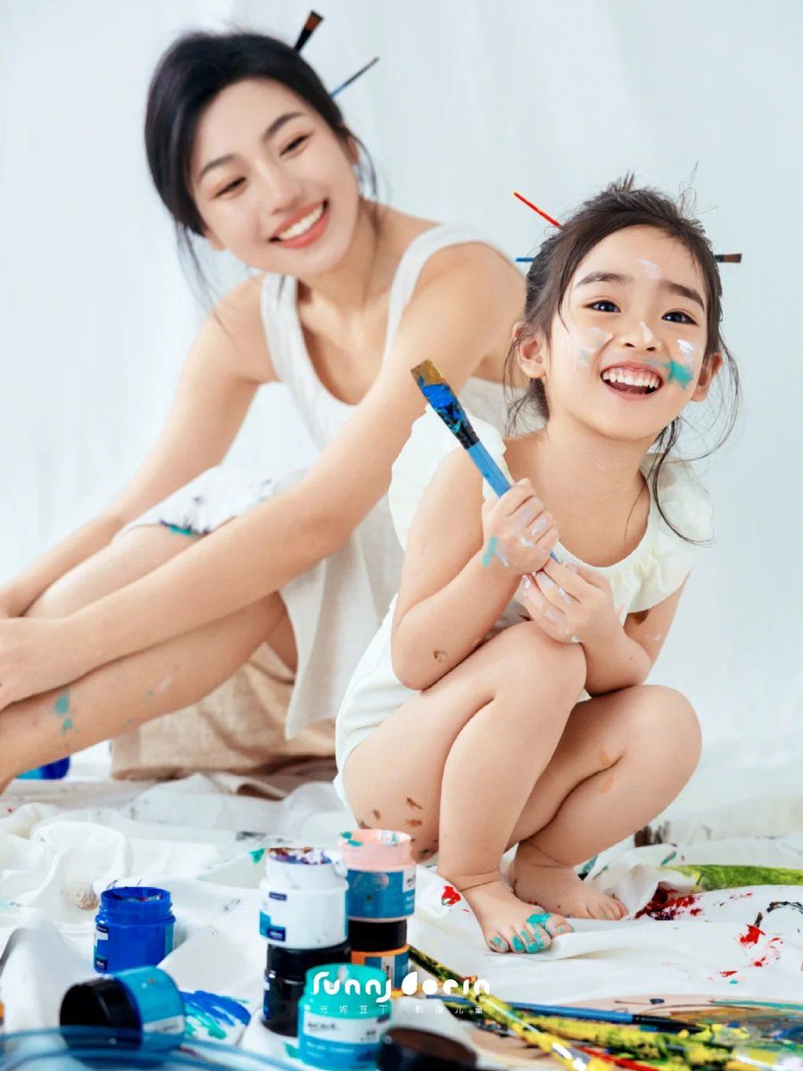 rbXppENuVg5PAiM's tweet photo. [Today’s fun : painting with my little one! Watching her light up when we mixed blue u0026 pink into purple made my whole day better. Little hands, big smiles, lots of messy joy! ]， https://t.co/EndZyT2v5G