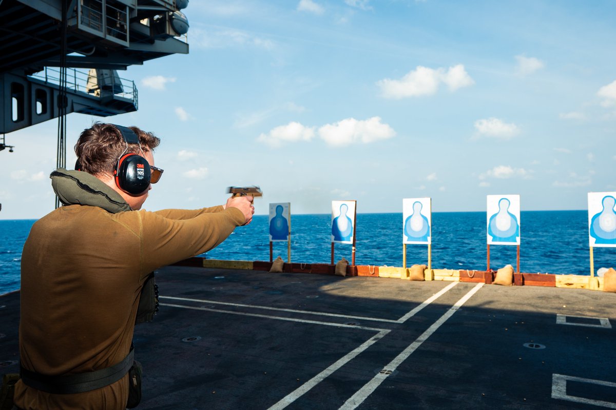 GW_CVN73's tweet photo. Green Range, carrier style 💪

Training day at sea ⚓️ Sailors locking in during small arms quals with Carrier Air Wing 5 &amp; GW crew aboard USS George Washington. 

#NavyLife #CarrierOps #ReadyToFight https://t.co/jXRaN9GFQd